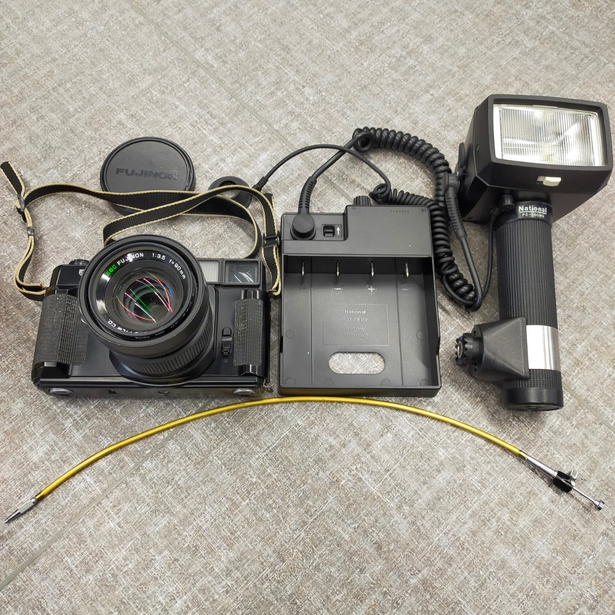 す754 中判フィルムカメラ FUJI フジ GW690Ⅱ PROFESSIONAL 6×9 EBC