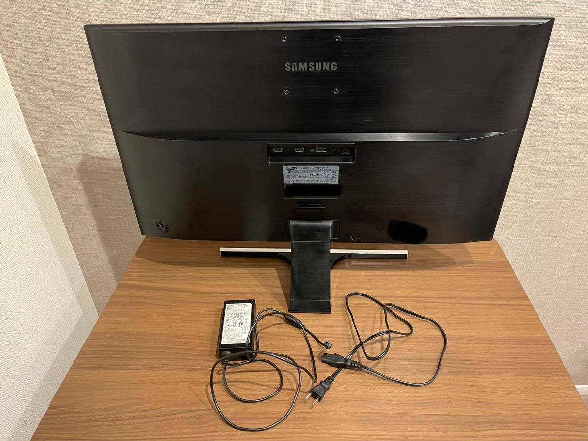 U28E590D　モニター　Samsung　サムスン　4K 日本未発売