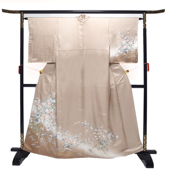  visit wear kimono . gold silver . processing hand dyeing ground .. .. shop light brown beige chrysanthemum wave formal silk silk ....63.5 M used brand new sn582