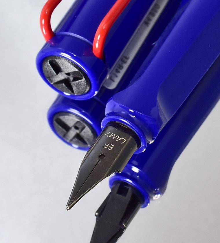 ◆●2023年2月発売【LAMY/ラミー】Safari/サファリ blueredclip ブルー×レッドクリップ 万年筆 M 中字 新品 1円～ 単品発送/LA146-M_※画像のペン先はEFですが、出品はＭです