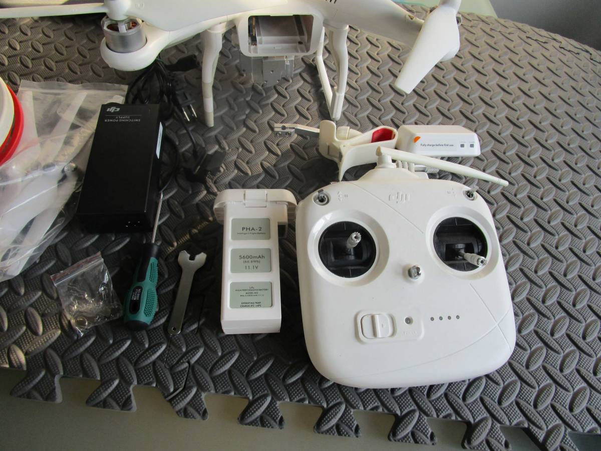 RCドローン DJI Phantom 2 Vision+ アルミケース付 品-