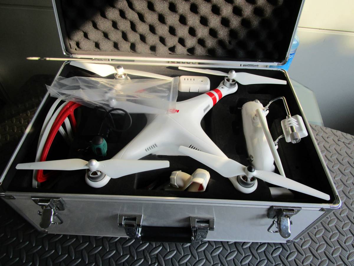 RCドローン DJI Phantom 2 Vision+ アルミケース付 品-