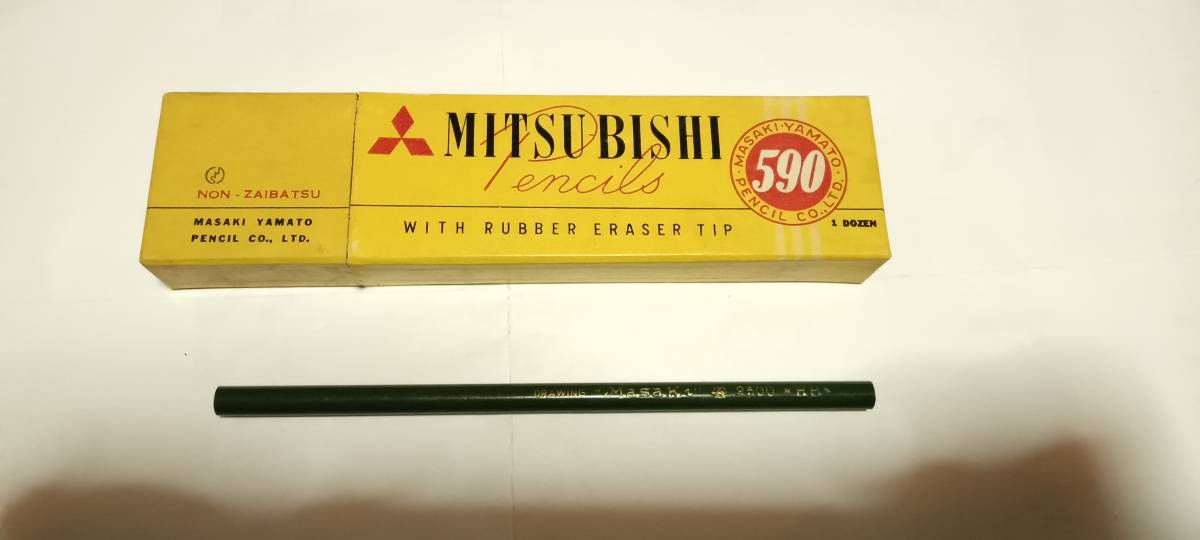 三菱鉛筆 590、１ダースと真崎鉛筆 9500、１本。