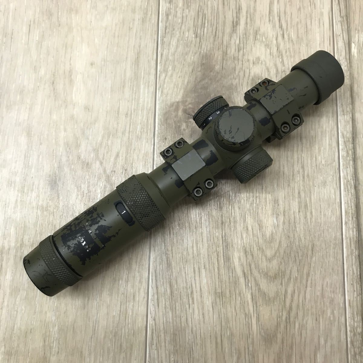 125 D 1円〜 ミリタリー VECTOR OPTICS Forester 1-5 × 24 ライフル スコープ イルミネート ショートスコープ 中古 【18歳以上のみ対象】_画像2