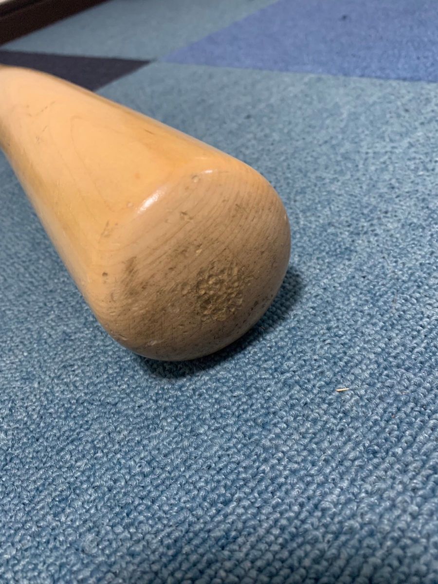 野球選手である銀次選手が使用したバットです！ MIZUNO 木製バットです！実際に本人が使ったため傷が目立ちます！