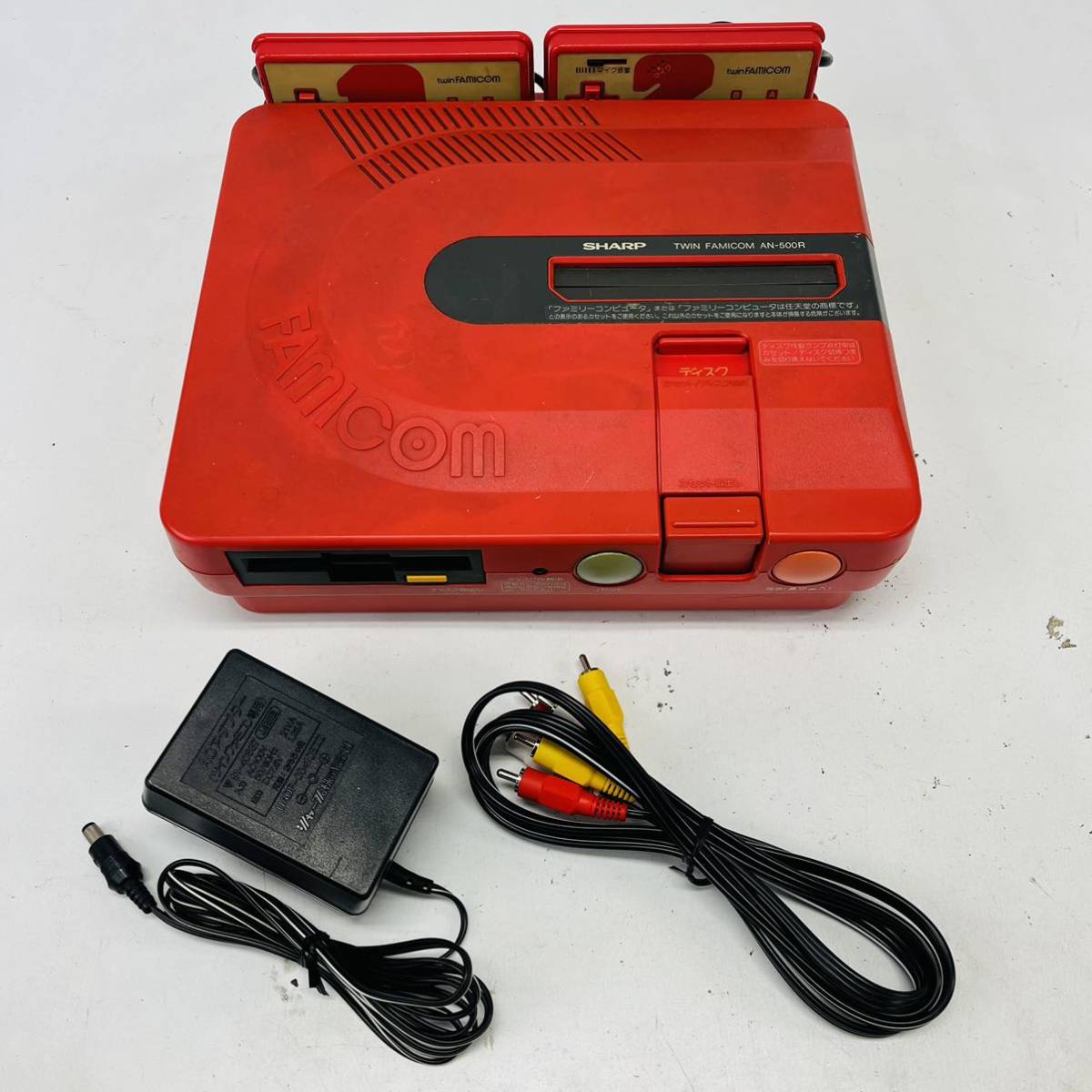 ☆1円〜☆ SHARP シャープ TWIN FAMICOM ツインファミコン AN-500R 本体 赤 FC ディスクシステム 当時物 昭和レトロ レトロゲーム ①_画像1