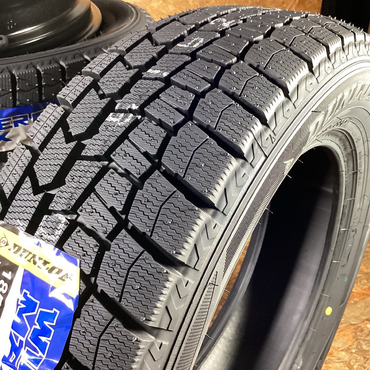 【送料無料】ダンロップ WM02 185/65R15 88Q 2023年製 社外アルミ付き(アザ－ネ) 5.5J 4/100 +50 新品スタッドレス1台分 ノート フリード_画像7