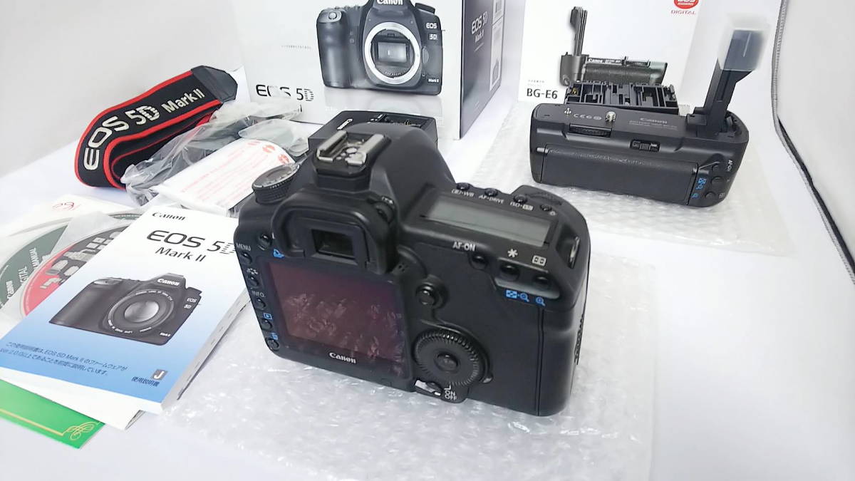 Canon キャノン EOS 5D Mark II　＋　純正バッテリーグリップ　　　（元箱・付属品）　フルサイズ_画像4