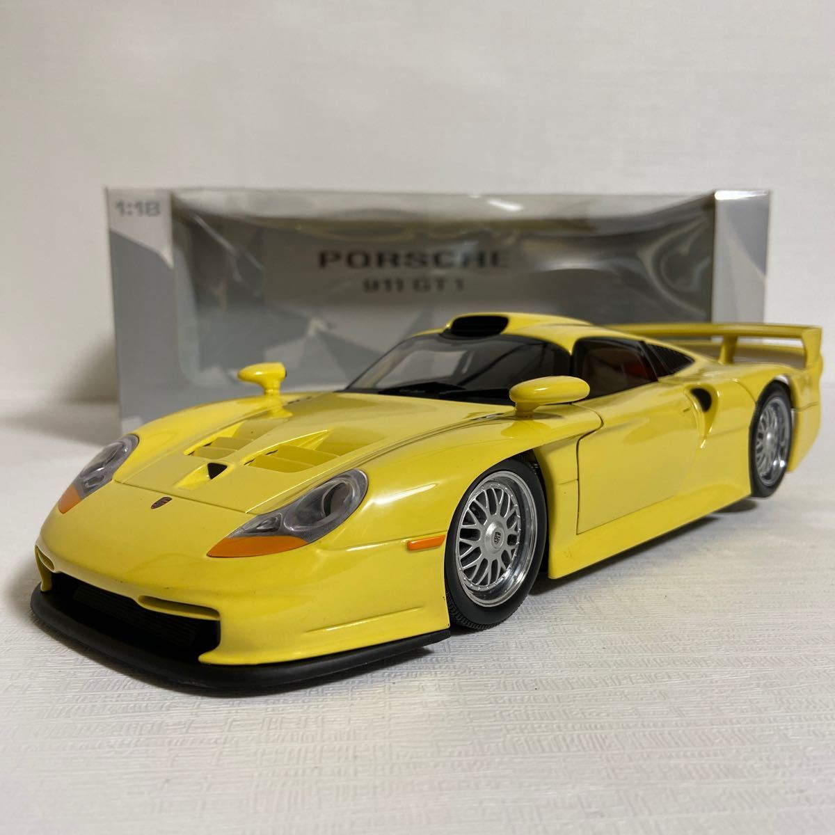 ★UTモデル／UT models：1/18 ポルシェ911 GT1／PORSCHE 911 1997 (Yellow) ☆used