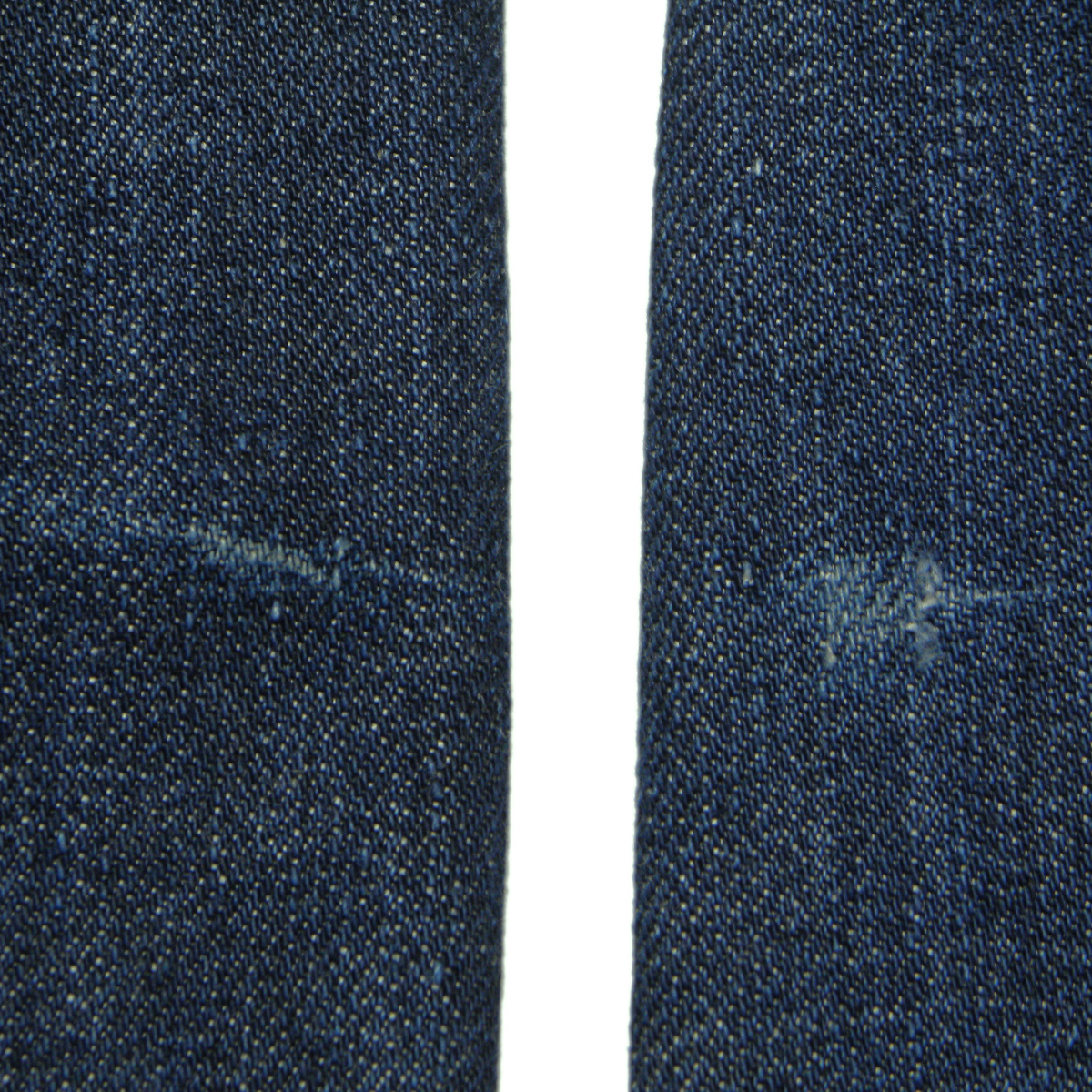 リーバイス577 W34 ローライズタイトブーツカットジーンズ 577-03_左:右足の線状色落ち 右:左足の色落ち小傷