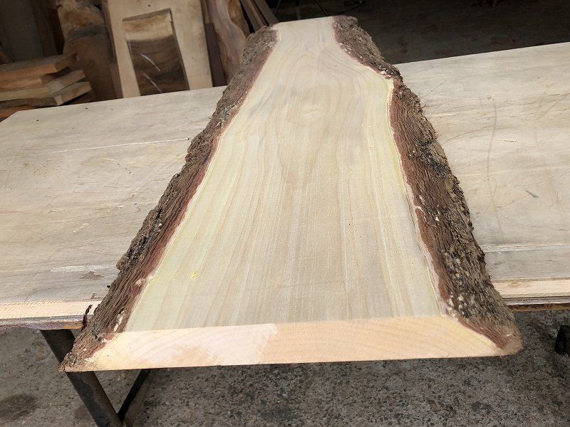 【EF110E】イエローポプラ 990×～285×35㎜ 一枚板 材料 天然木 無垢材 木材 希少材 乾燥材 銘木 木工 DIY《銘木登屋》_画像2