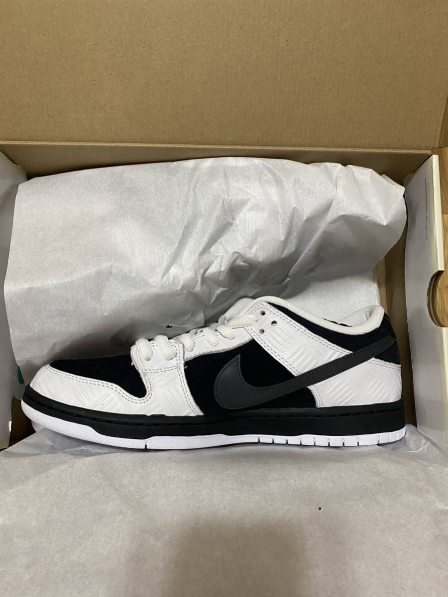 TIGHTBOOTH × Nike SB Dunk Low Pro QS Black and Whiteタイトブース