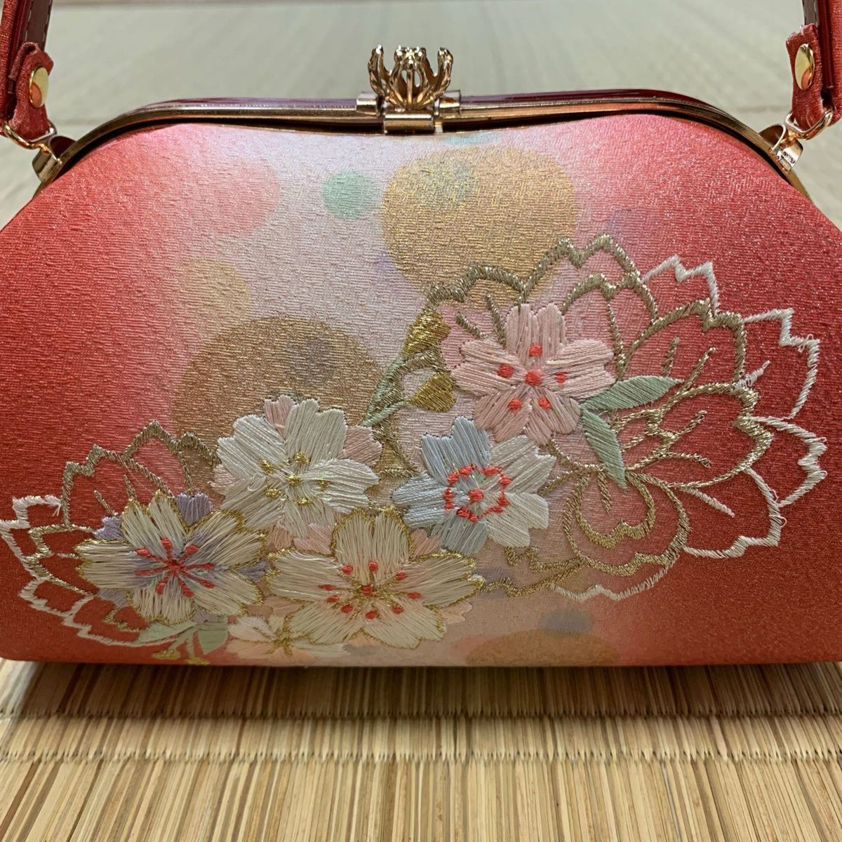 和装バッグ　桜の花の刺繍入り　ピンク系
