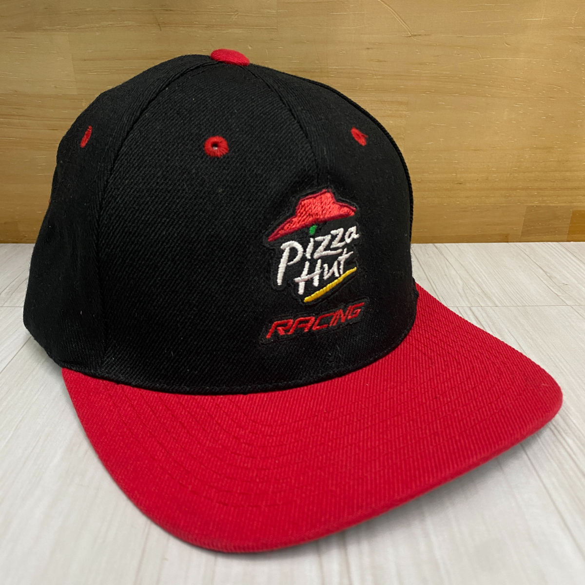 米国ブランド Decky Sluggers ディッキースラッガーズ PIZZA HAT RACING ピザハットレーシング 刺繍ロゴ ベルクロ キャップ 黒 赤