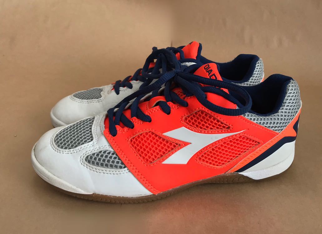 Diadora store futsal shoes