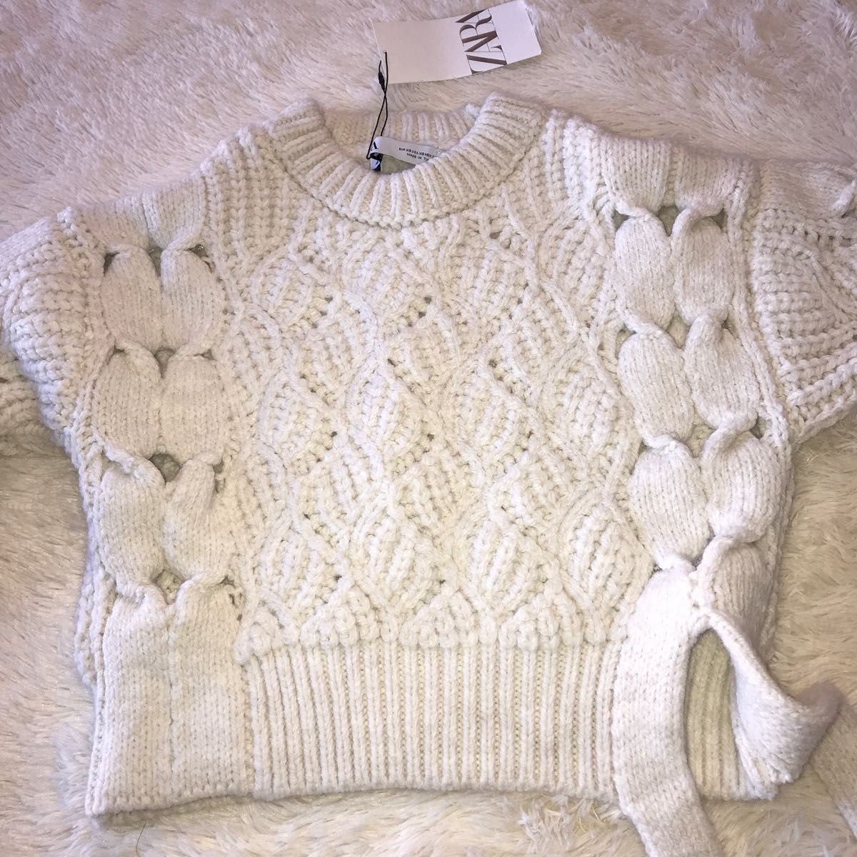 ZARA ケーブルニットセータータイ 今期 完売品 新品タグ付き ZARA ケーブルニットセータータイ 今期 完売品 新品タグ付き