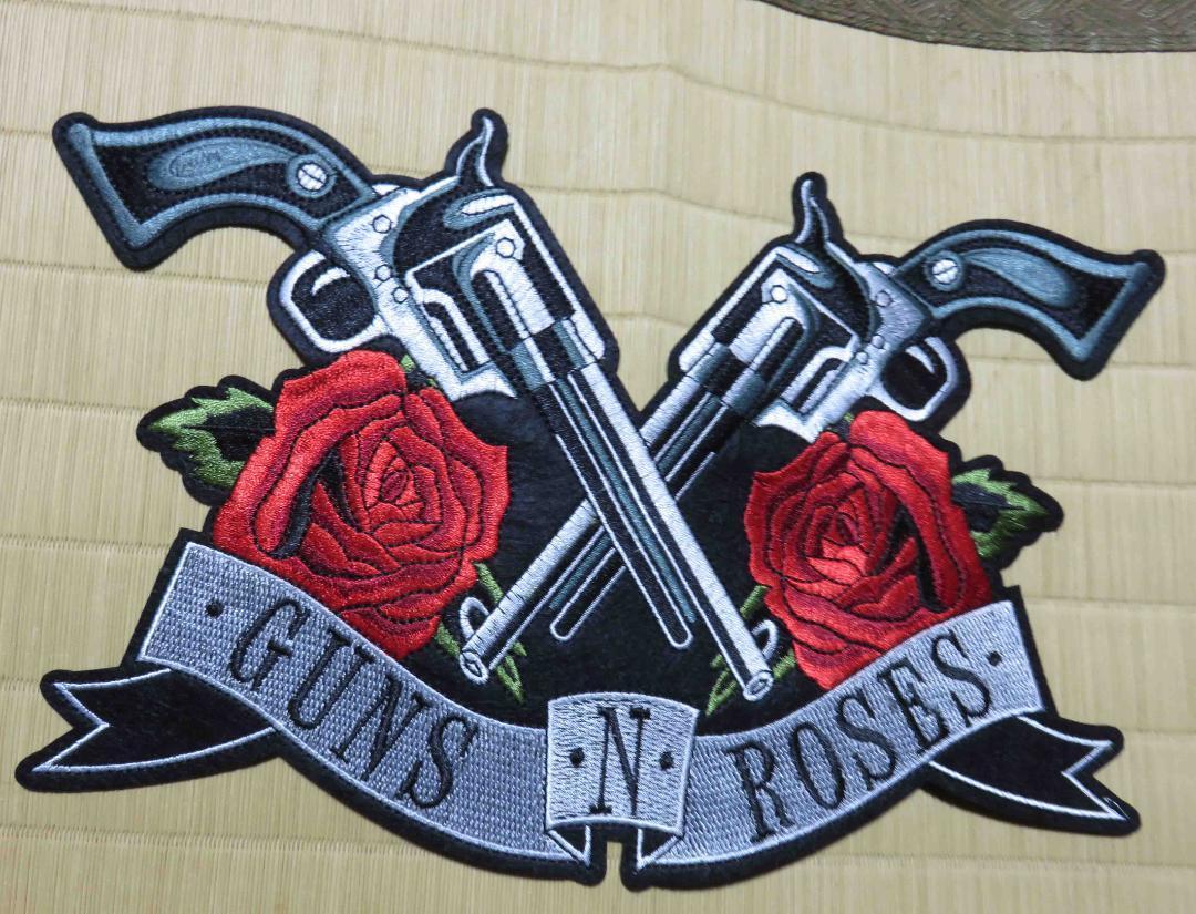 特大■2丁拳銃二輪薔薇◆新品☆バラ ガンズ・アンド・ローゼズ アメリカ Guns n Rosesアメリカ ハードロック・バンド 刺繍ワッペン激渋の画像1