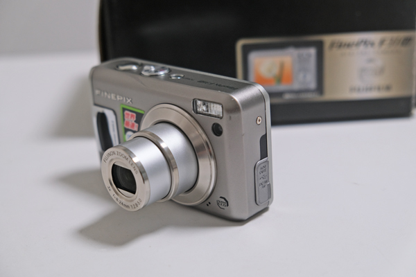 ★良品・動作確認品: Fujifilm Finepix F31fd XDピクチャーカード付属_画像4