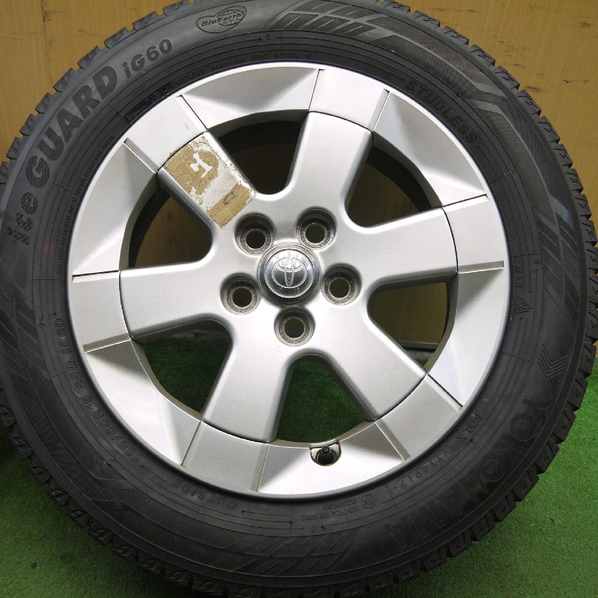 [送料無料]バリ溝！ほぼ10分★トヨタ 20系 プリウス 純正 185/65R15 スタッドレス ヨコハマ アイスガード iG60 PCD100/5H★3062609Hス_画像3