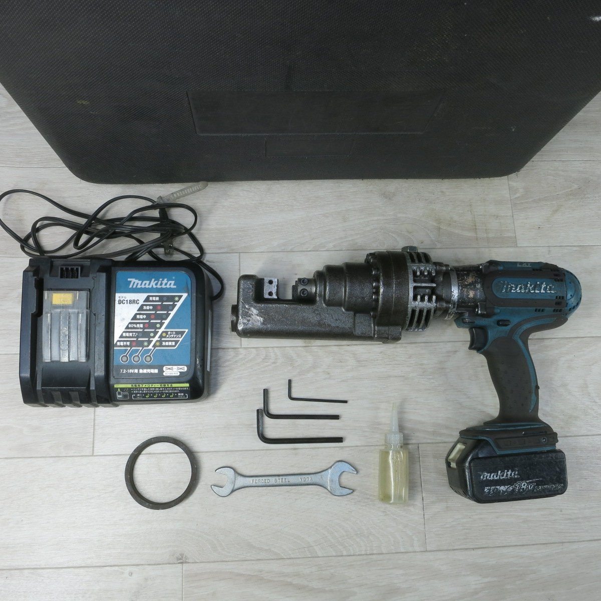 ◆makita マキタ 充電式鉄筋カッタ SC162D 18V バッテリー 充電器付き 電動工具◆現状品_画像1