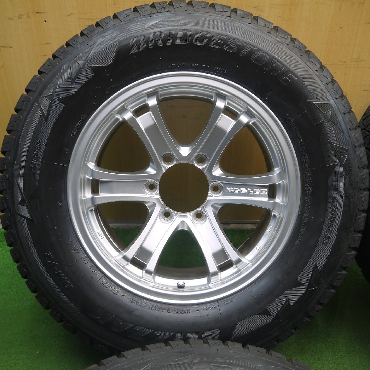 [送料無料]バリ溝！9.5分★KEELER weds スタッドレス 265/65R17 ブリヂストン ブリザック DM-V2 キーラー PCD139.7/6H★3070402クス_画像2