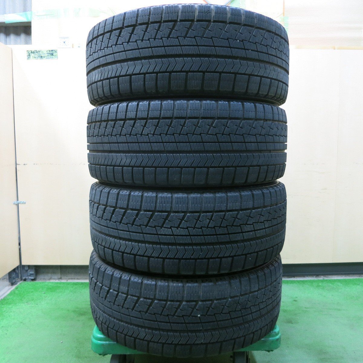 *送料無料*バリ溝！キレイ！9.5分★ベンツ アウディ 等 AGA 225/50R17 スタッドレス ブリヂストン ブリザック VRX PCD112/5H★3103104イス_画像5