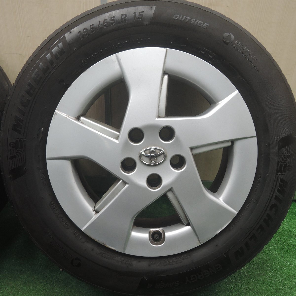 *送料無料*4本価格！19年★トヨタ 30系 プリウス 純正 195/65R15 ミシュラン エナジーセイバー4 15インチ PCD100/5H★3111809HAノの画像2