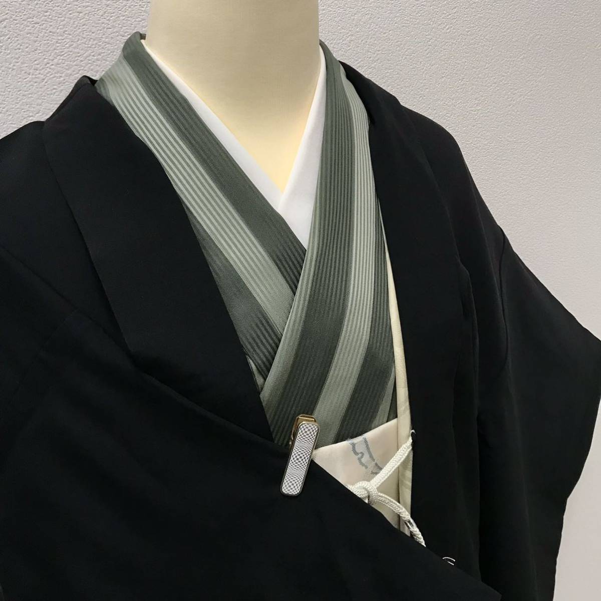 コート]羽織 美品 正絹 黒地 刺繍 森林模様 袷 リサイクル着物 kimono