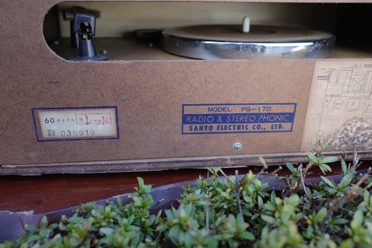 0sanyo wood grain pretty record player pg-17g radio reception possible retro Showa era Vintage old tool. gplus Hiroshima 2311i