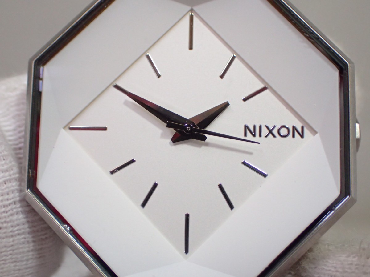 m2017 / NIXON ニクソン TO DIE FOR THE CAPULET クオーツ 白文字盤 メンズ 腕時計 現状品 非稼働 ジャンクの画像3