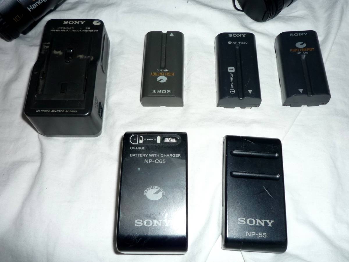ソニーHi8ビデオカメラ5台、ハンディーカムステーション、充電器、バッテリー等ジャンク_画像4