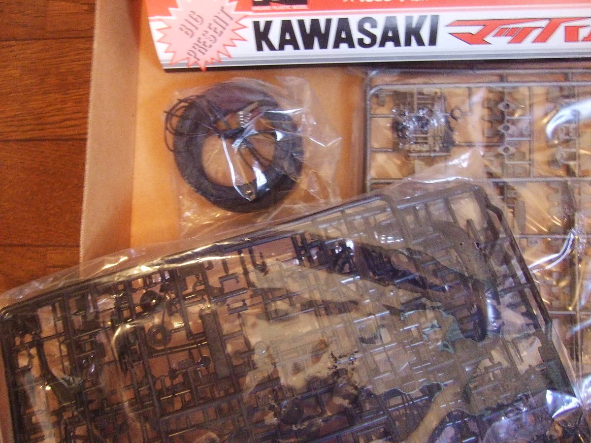 未組保管品/ナガノ 1/8 カワサキ KAWASAKI マッハⅢ 500SS MACH 3 III 　大型バイク オートバイ系プラモデル模型キット_画像5