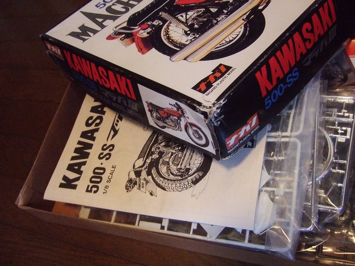 未組保管品/ナガノ 1/8 カワサキ KAWASAKI マッハⅢ 500SS MACH 3 III 　大型バイク オートバイ系プラモデル模型キット_画像7