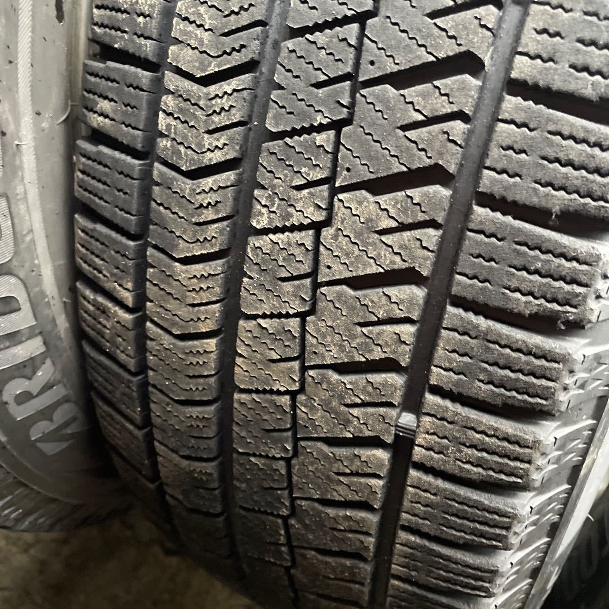 ブリヂストンVRX2 215/65R16 4本セット　18年式 アルミ付き　ヴェルファイア等に_画像7