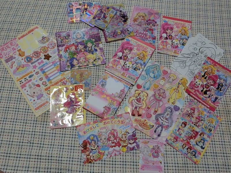 プリキュア　プリパラ　アイカツ　シール　塗り絵　パズル　年賀状　カード　マクドナルド