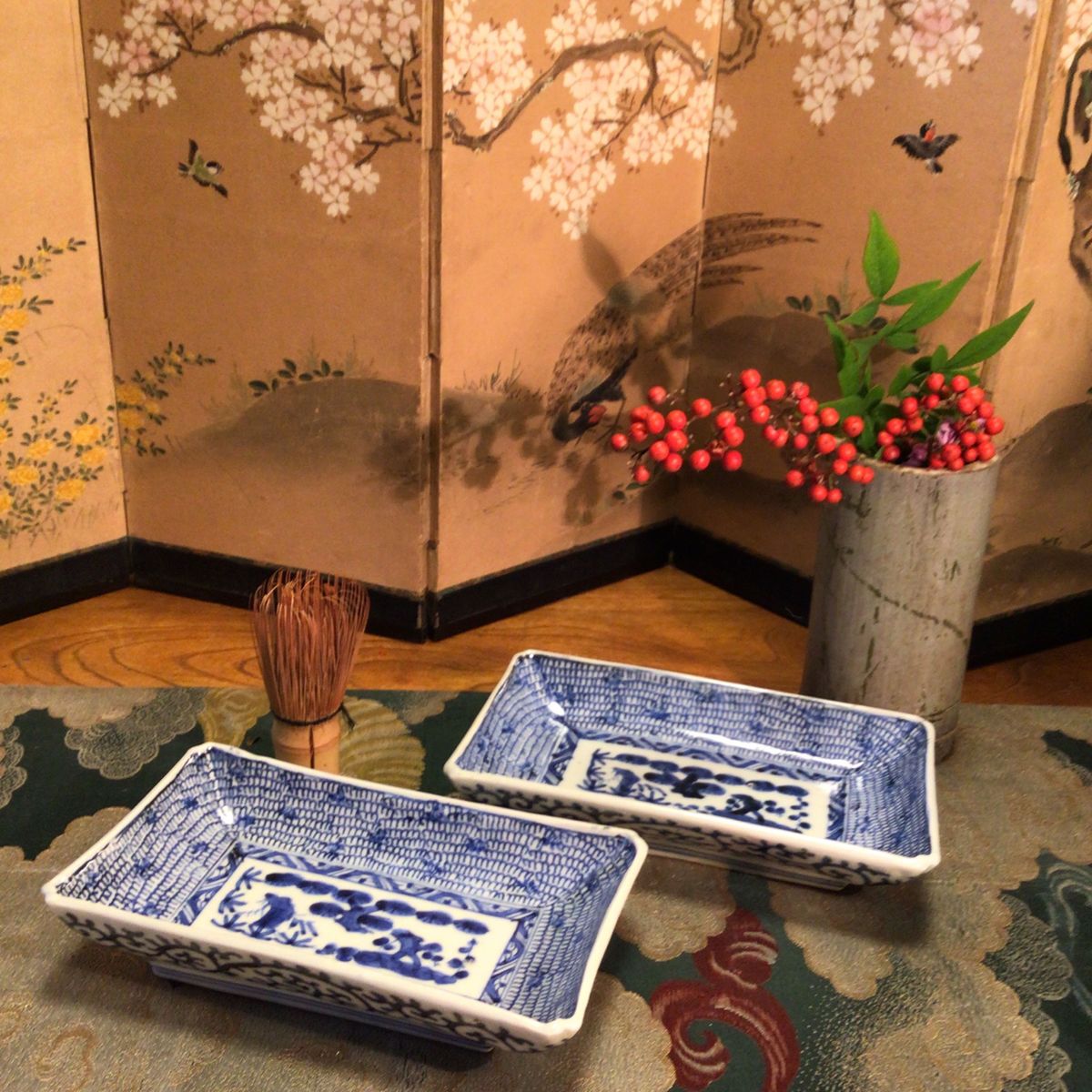 伊万里 染付 微塵唐草 成化年製文 長皿 - 生活骨董と古布の |陶芸 伊万里 染付 微塵唐草 成化年製文 長皿 - 生活骨董と古布の |陶芸