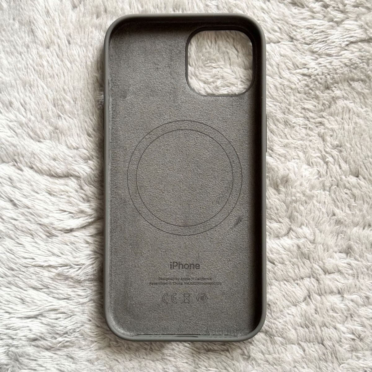 Apple純正 iPhone 15 シリコーンケース クレイ MagSafe対応 美品 Apple純正 iPhone 15 シリコーンケース クレイ MagSafe対応 美品