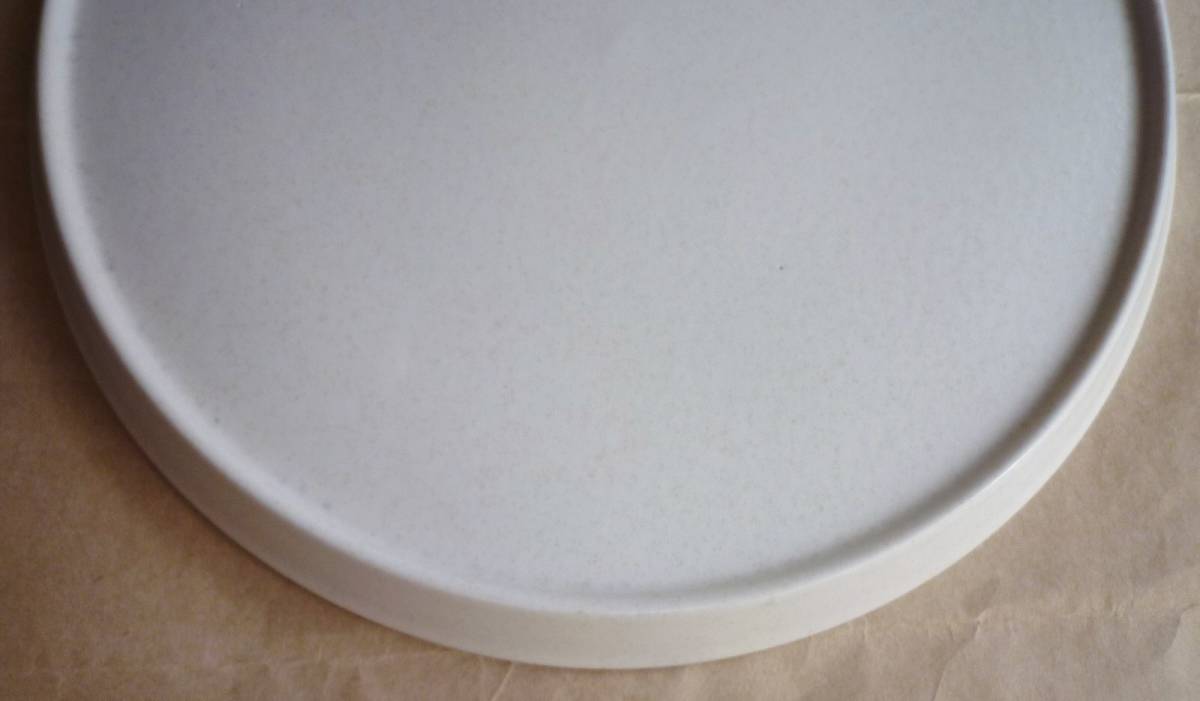 美品 電子レンジ皿　オーブンレンジ用 26㎝ 陶器 耐熱皿 丸皿 ターンテーブル プレート 電子レンジ用 ホワイト 白系 _画像8