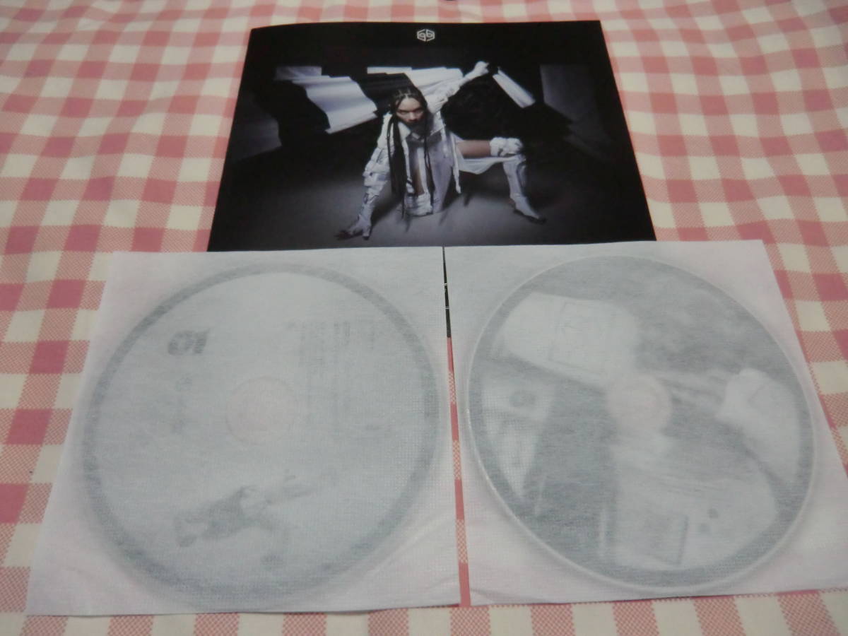 女王蜂　01 初回生産限定盤（CD+Blu-ray）ポストカード付_画像2