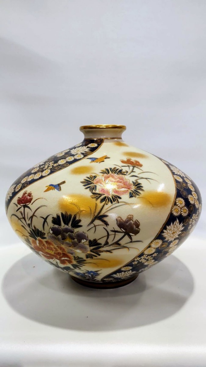 美品 保管品【九谷焼 九谷星昭 飾り壺】花器 壺 金彩 色絵 作家 銘 在銘 陶印 裏印 骨董 古美術 陶芸 陶磁 伝統 工芸 置物 コレクション_画像1