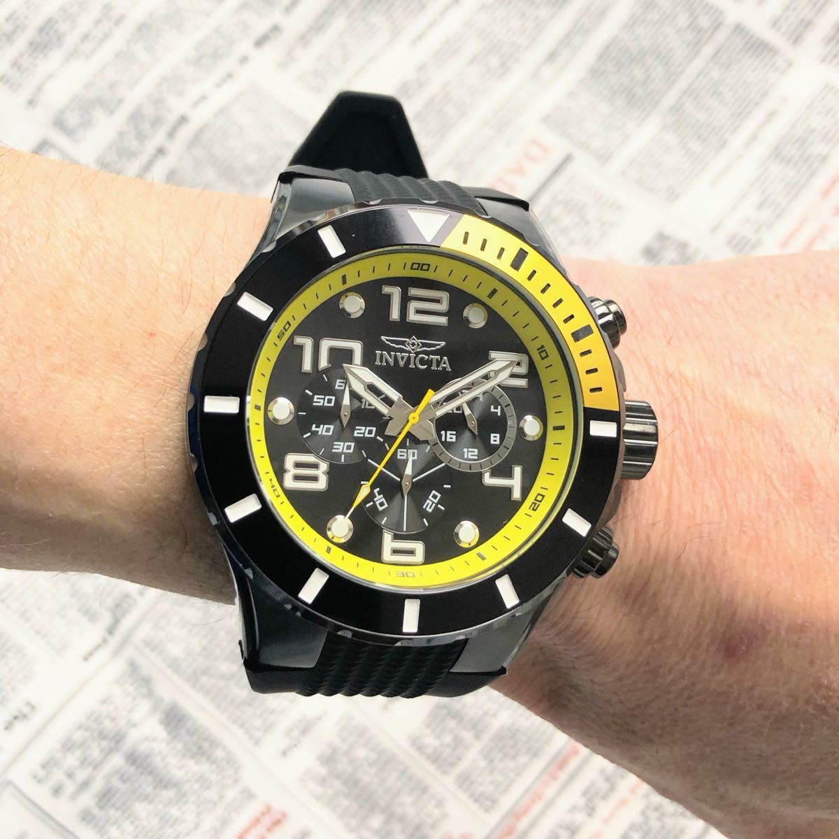 #2834【お洒落な高級感】メンズ 腕時計 インビクタ Invicta クォーツ 黒文字盤 Quartz 動作良好 インヴィクタ クロノグラフ 黒&黄色ベゼル_画像4