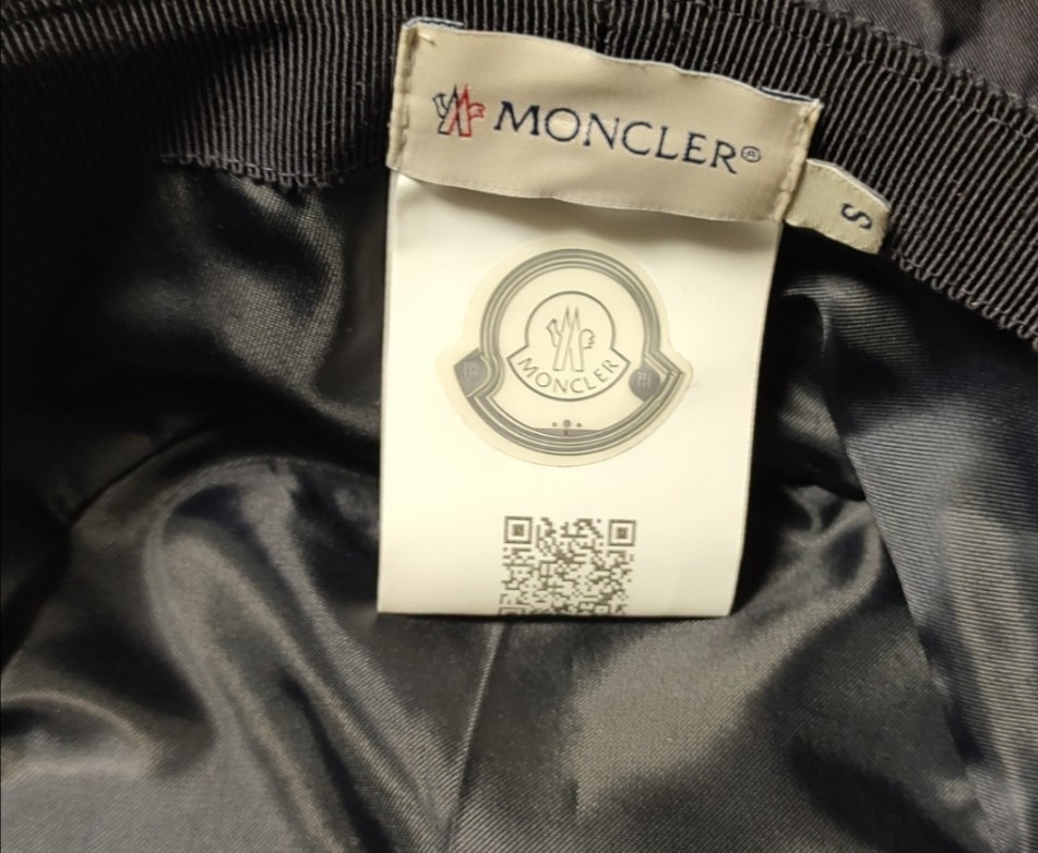 国内正規品　美品　モンクレール MONCLER ロゴ バケットハット 希少 size S　HAT ダウンジャケット　シャツ　キャップ　相性○_画像3