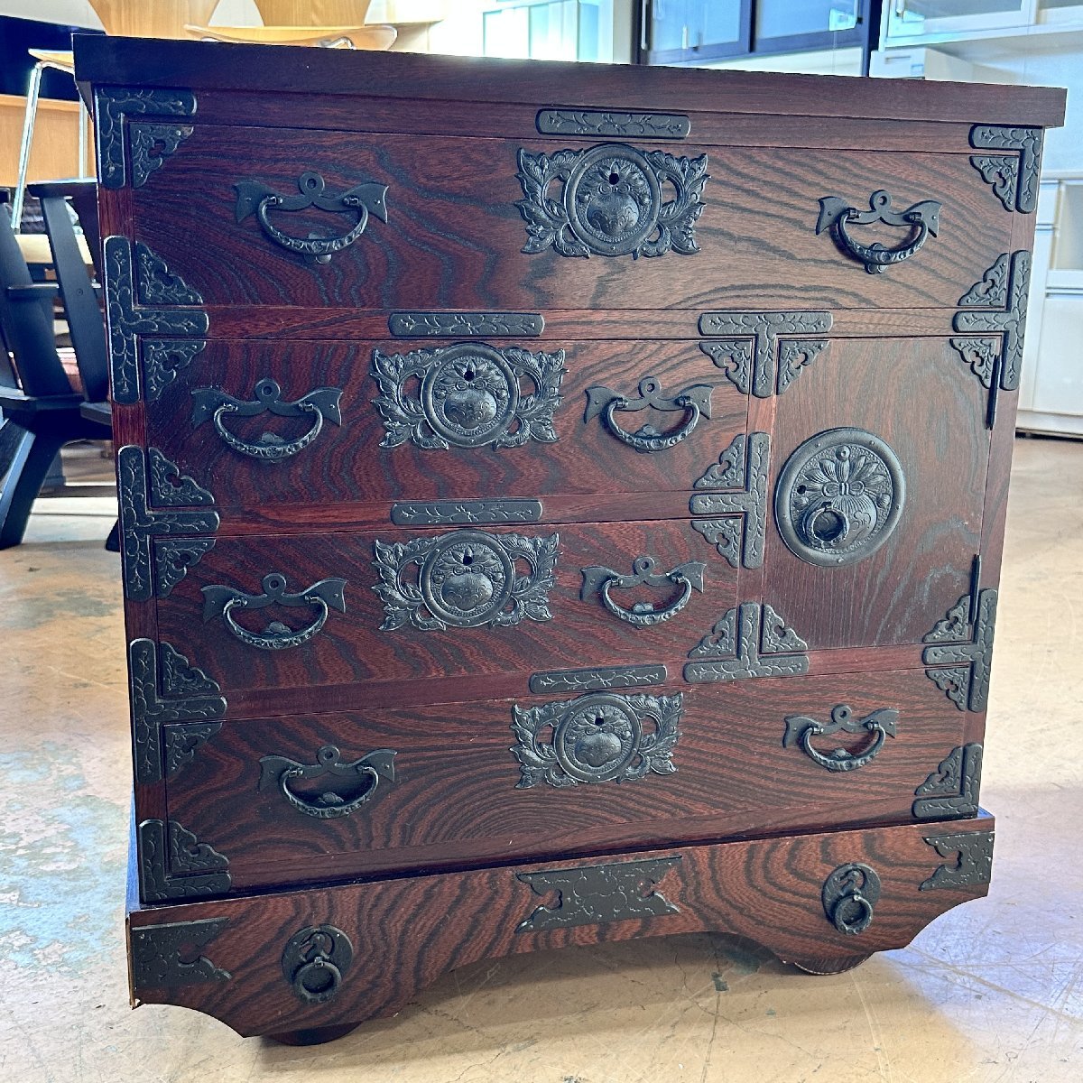  used top class tradition industrial arts .. lacquer paint natural tree cosmetics . board 999 sphere . type car Ⅱ number .. rock .. chest of drawers car chest of drawers costume chest of drawers era chest of drawers .. peace furniture wistaria . woodworking 
