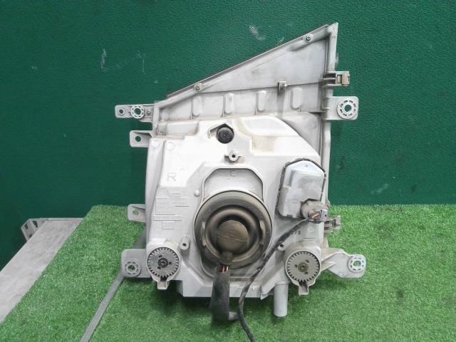 中古 タイタン TRG-LJR85A 右ヘッドランプASSY 4JJ1-T A6A 110-21885_画像4