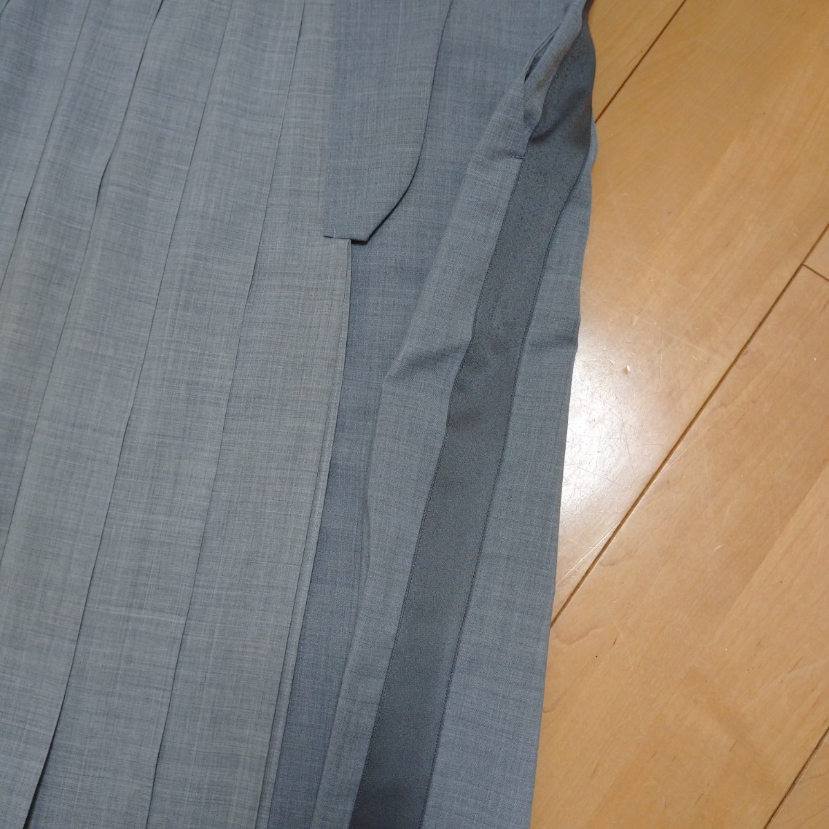 sacai 21-5531 サイズ3 ロングスカート プリーツスカート ラップスカート ライトグレー ロゴ ウール 日本製 サカイ_画像4
