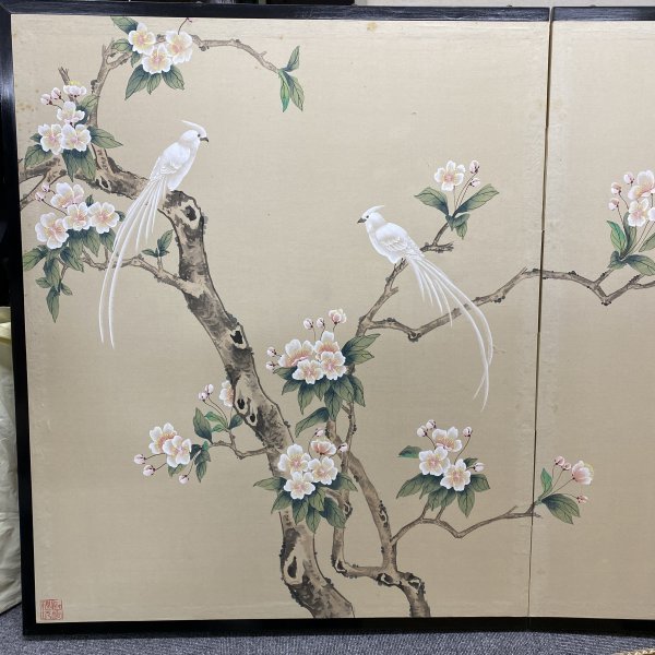 G1124 花鳥 屏風　桜　二つ折り　額サイズ約92×76㎝　銘あり　在銘　日本画_画像2