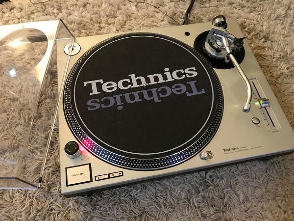     原文:【 元箱付・動作確認済 良品 】TECHNICS SL-1200 Mk3 D シルバー 1台