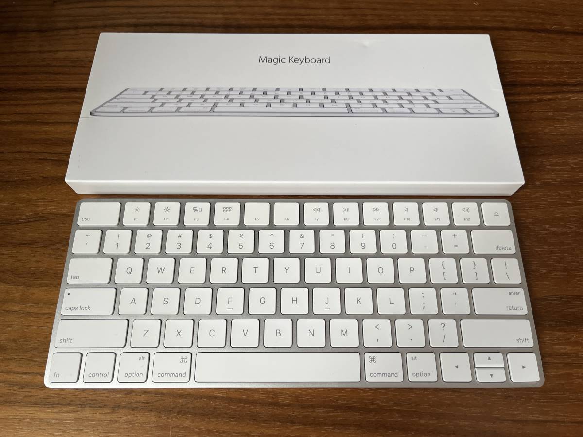 ◆MLA22LL/A A1644 Apple Magic Keyboard 英語 US テンキーなし シルバー 中古◆_画像1