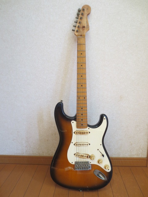 Fender フェンダー ストラトキャスター JAPAN　Nシリアル ジャンク品 中古 ケース付き_画像2
