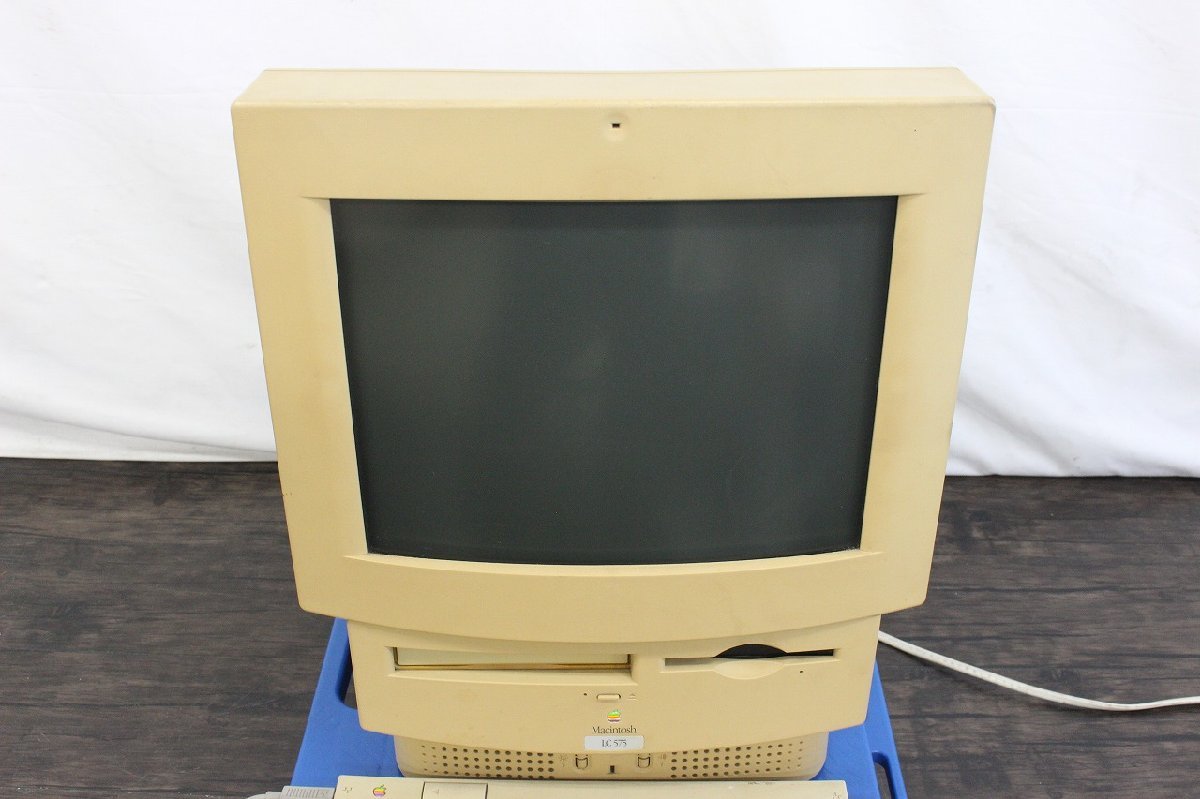 【行董】 AZ002BOT81 Apple Macintosh LC575 デスクトップパソコン レトロPC マッキントッシュ アップル キーボード マウス フロッピー_画像2